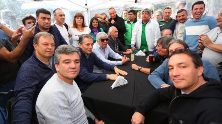 Nueva reunión entre intendentes peronistas y Moyano